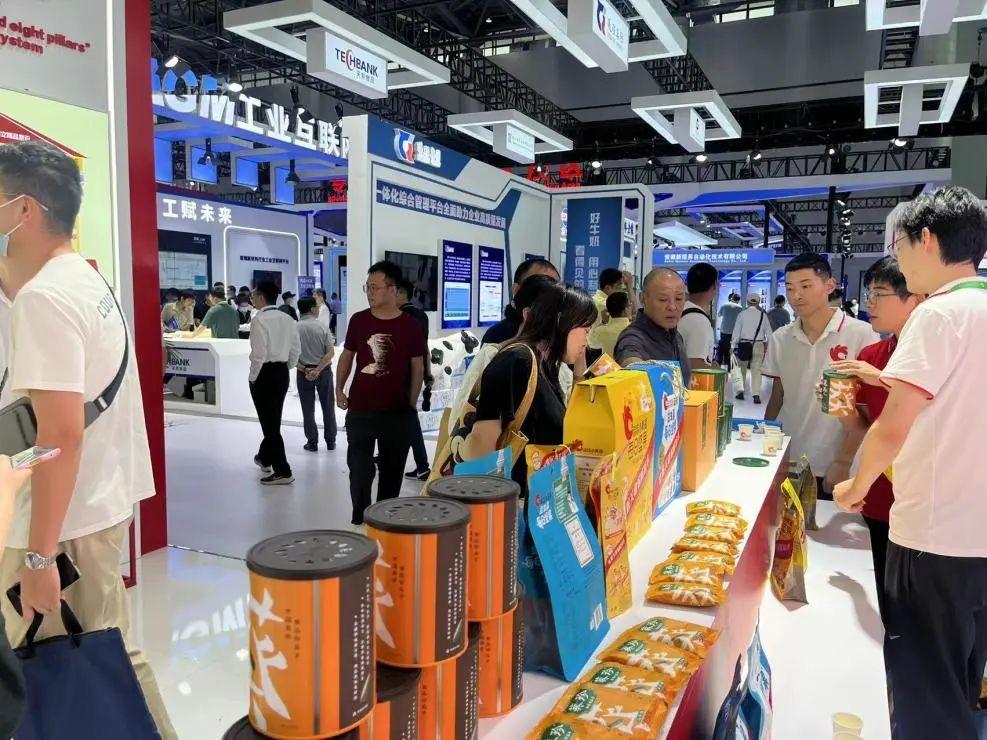 《现制养生茶饮发展报告2024》发布：企业注册量激增510%，赛道迎来爆发期！-爱游戏app官方网站