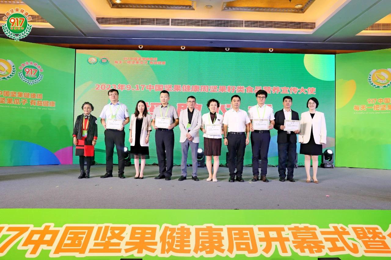 《餐饮品招发展报告2024》发布：品牌方与投资人重构关系，餐饮加盟进入“品招”时代-爱游戏app官方网站